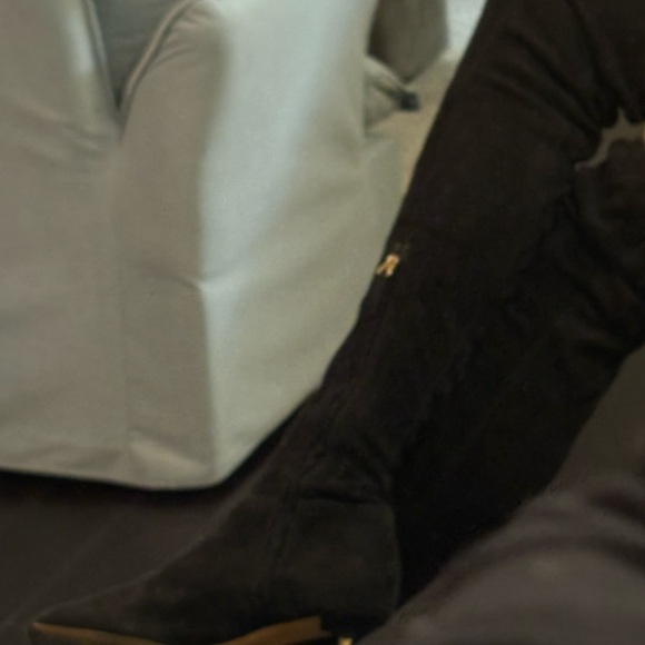 Valentino Garavani Black Over-the-Knee Suede Boots, size 39. - Picture 7 of 15